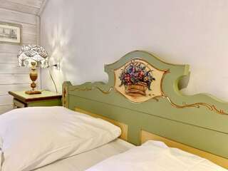 Гостиница Surikov Guest House Суздаль Двухместный номер с 1 кроватью и собственной ванной комнатой-8